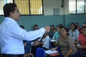 Autoridades dan la bienvenida a estudiantes - UNEMI