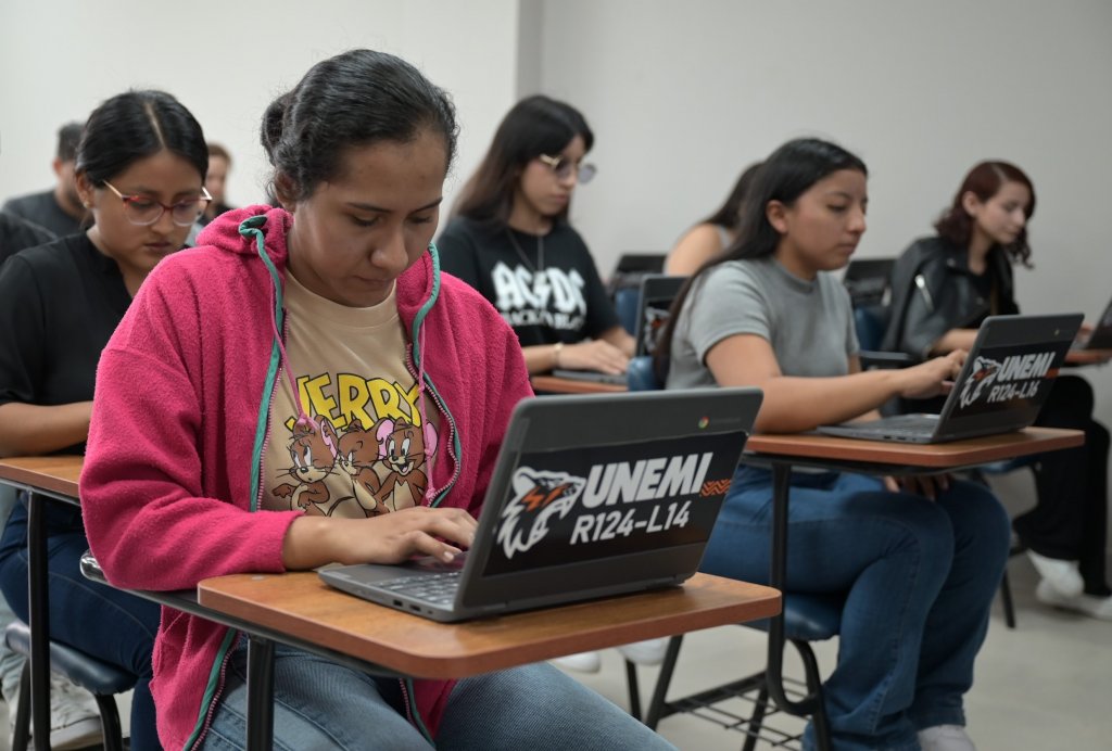 Estudiantes de todas las regiones del país arriban a UNEMI para sus ...